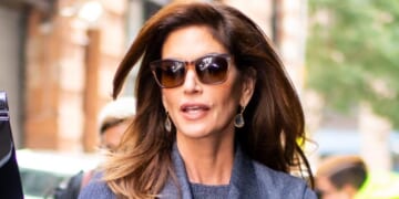 Cindy Crawford Has Been Wearing This Outfit Combo Since '04
