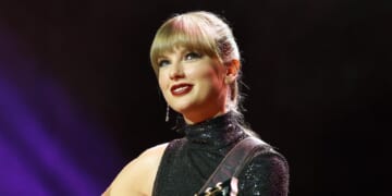 Taylor Swift Wins 10 Billboard Music Awards: 'Unreal'