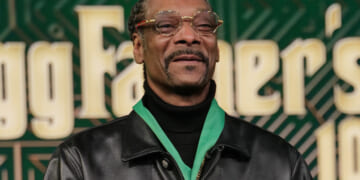 Snoop Dogg announces he's quit smoking