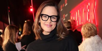 Jennifer Garner Uses Virtue Leave-In Conditioner for Air-Dried Hair
