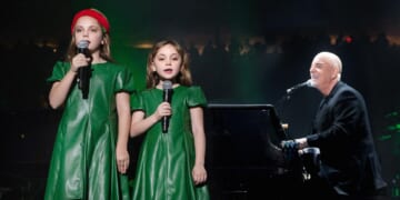 Billy Joel Performs 'Jingle Bells' With Daughters at MSG