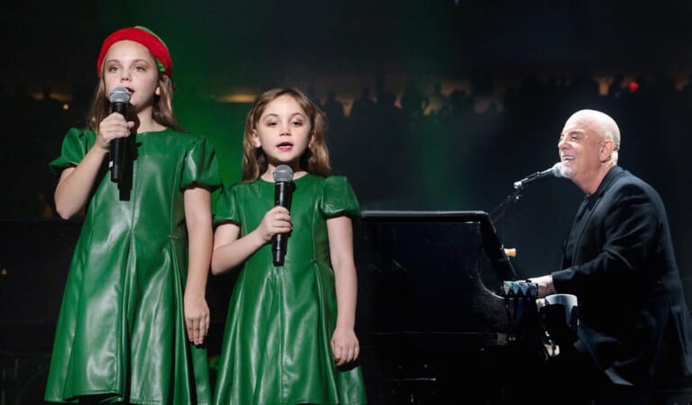 Billy Joel Performs ‘Jingle Bells’ With Daughters at MSG