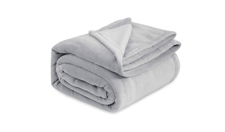 Shop This Beloved Fleece Blanket for 43% Off Now at Amazon
