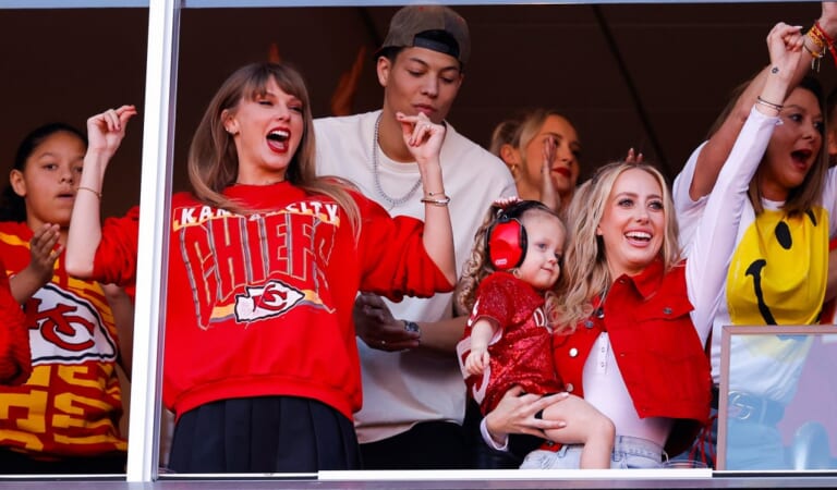 Taylor Swift Baked for Travis Kelce Before a Game, Bernie Kosar Says – Billboard