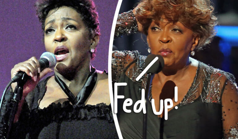 What?? Anita Baker Snaps At Fans – Asks Them To Stop Filming & Gets Others Kicked Out Front Row!