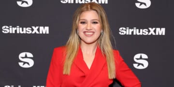 Kelly Clarkson Jokes She Gets Put in 'Tight' Clothes After Weight Loss
