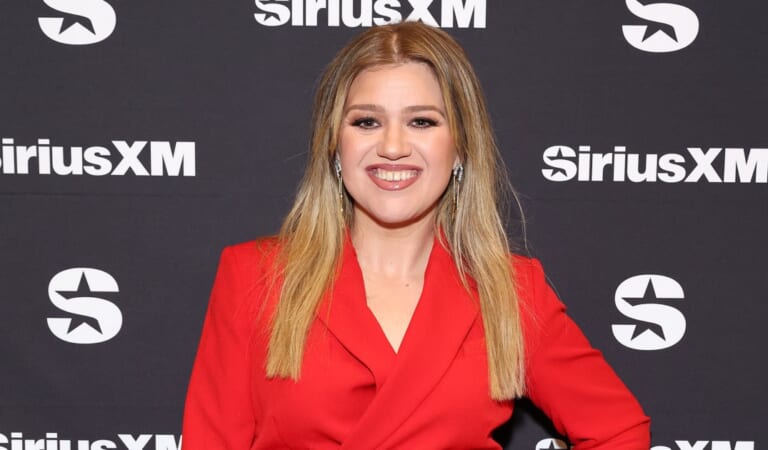 Kelly Clarkson Jokes She Gets Put in ‘Tight’ Clothes After Weight Loss
