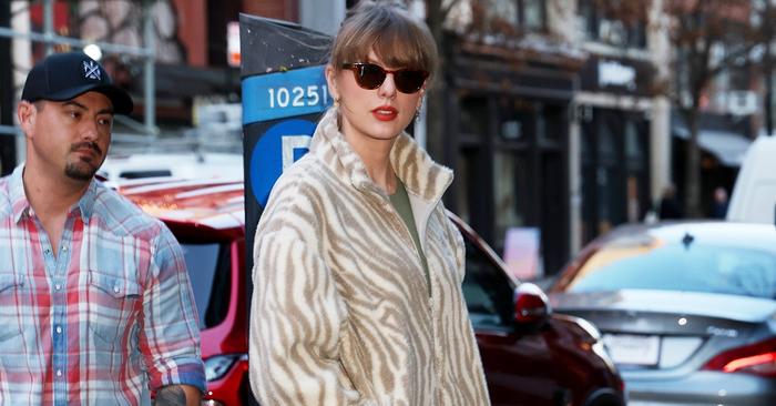 Taylor Swift Wore a Rugged Sneaker Trend With Leggings