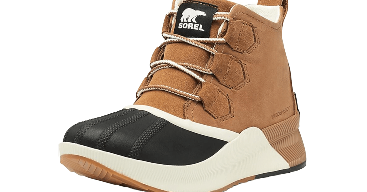 These Leather and Suede Winter Boots Have 3,000 5-Star Reviews