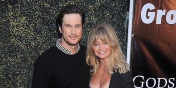 Oliver Hudson Clarifies Comments About Mom Goldie Hawn